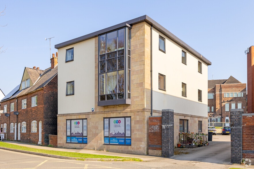 44 Park Rd, Chesterfield for lease - Building Photo - Image 1 of 2