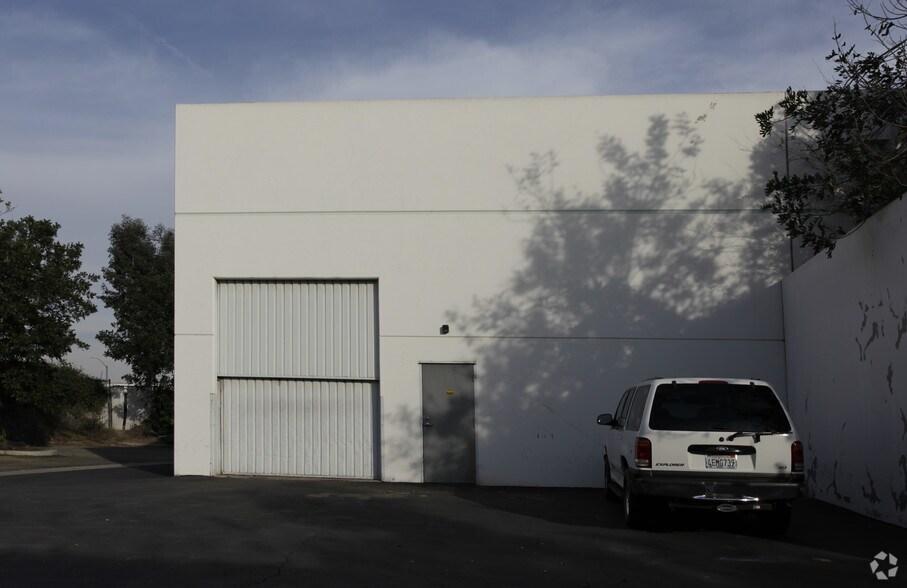 4265 E Airport Dr, Ontario, CA à louer - Photo du bâtiment - Image 2 de 6