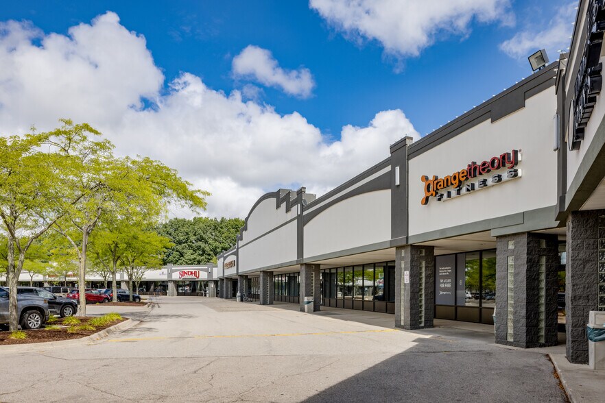 4790 S Hagadorn Rd, East Lansing, MI à louer - Photo du bâtiment - Image 2 de 3