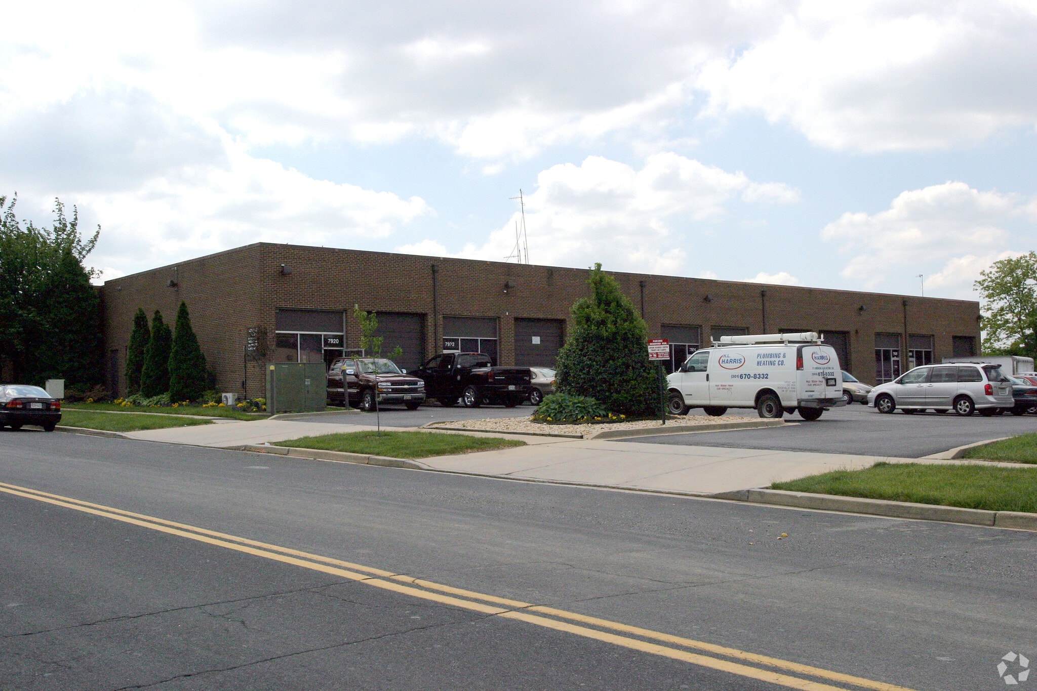 7920-7934 Queenair Dr, Gaithersburg, MD for lease Primary Photo- Image 1 of 3