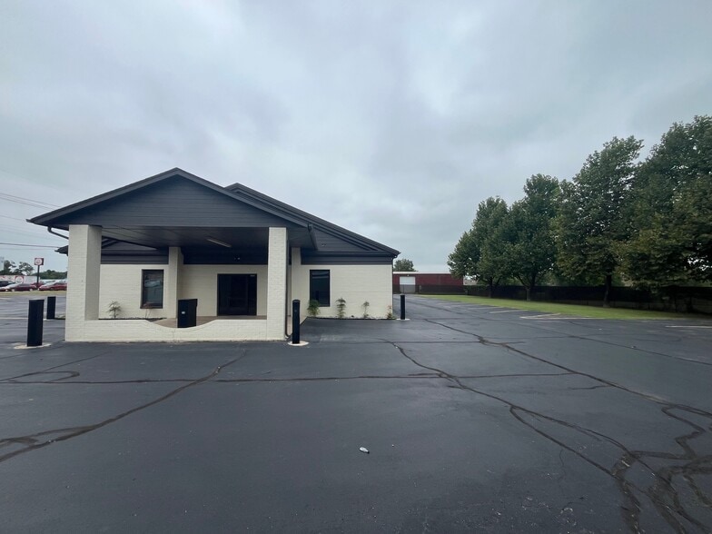 1001 N Council Rd, Oklahoma City, OK for lease - Building Photo - Image 2 of 10