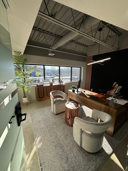 8490-8496 Tyco Rd, Vienna, VA for lease - Building Photo - Image 2 of 8