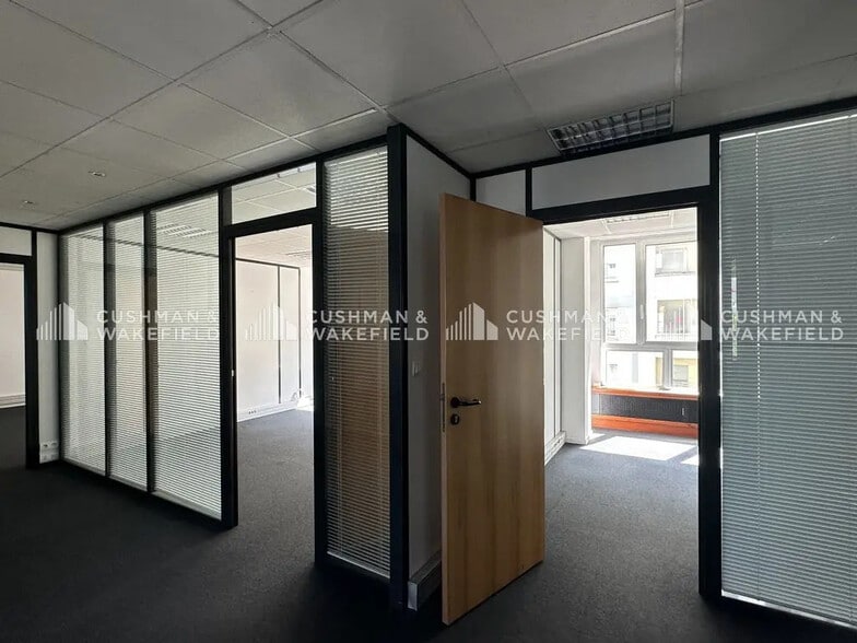 Office in Strasbourg for lease - Interior Photo - Image 2 of 11