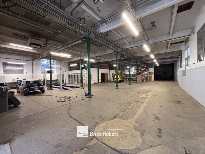 263 Route De Leveau, Vienne for sale - Interior Photo - Image 2 of 6