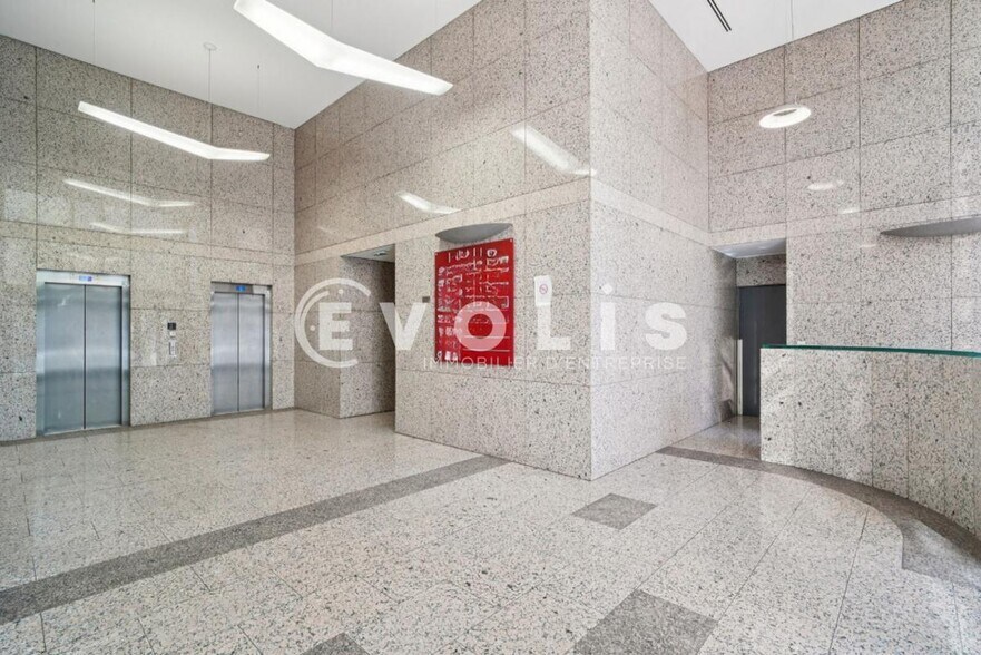 Office in Noisy-le-Grand for lease - Building Photo - Image 2 of 14