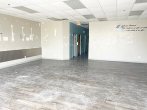 2321 Sir Barton Way, Lexington, KY for lease Interior Photo- Image 1 of 4