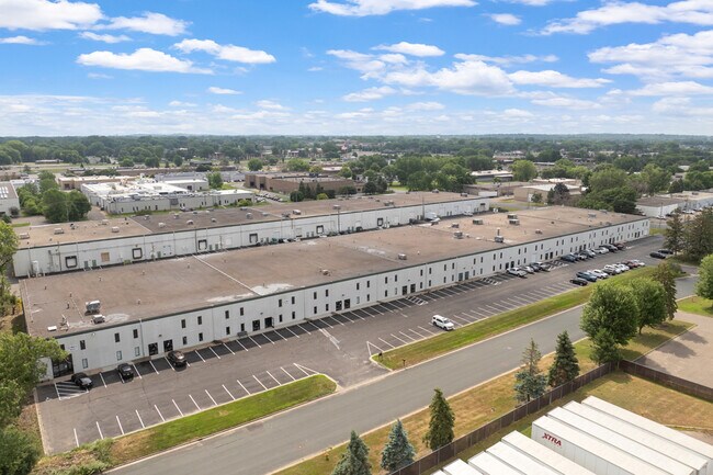 Plus de détails pour 7901-7953 NE Beech St, Fridley, MN - Industriel à louer