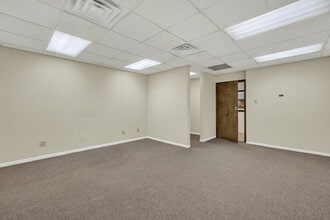 123 N Seguin Ave, New Braunfels, TX for lease Interior Photo- Image 2 of 3