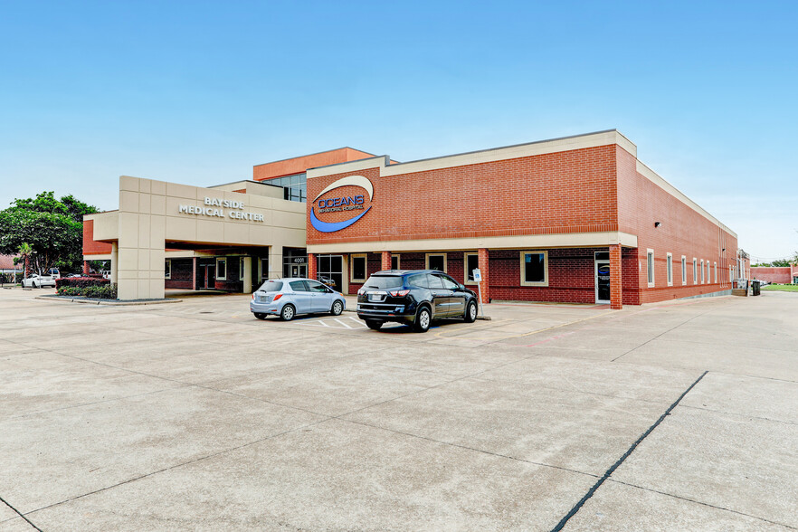 4001 Preston Ave, Pasadena, TX for lease - Building Photo - Image 2 of 8