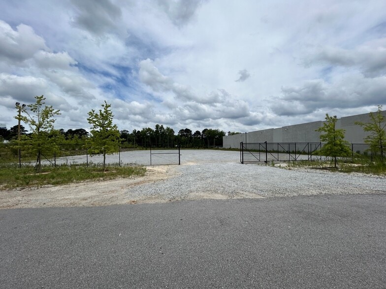 7280 Graham Rd, Fairburn, GA for lease - Building Photo - Image 3 of 6