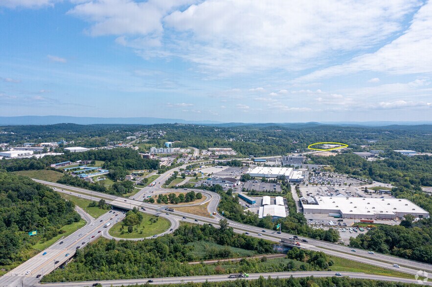 681 Route 211 E, Middletown, NY à vendre - Photo du bâtiment - Image 1 de 11