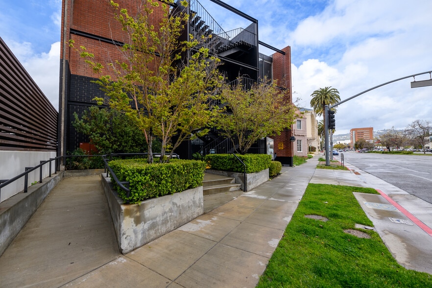 113 N San Vicente Blvd, Beverly Hills, CA for sale - Building Photo - Image 2 of 12