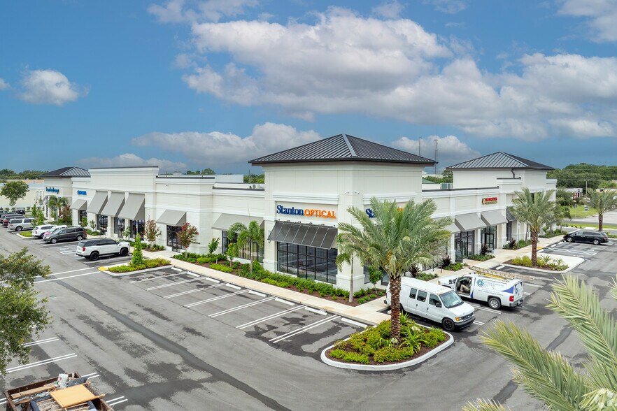 1908 SW Gatlin Blvd, Port Saint Lucie, FL à louer - Photo du bâtiment - Image 3 de 19