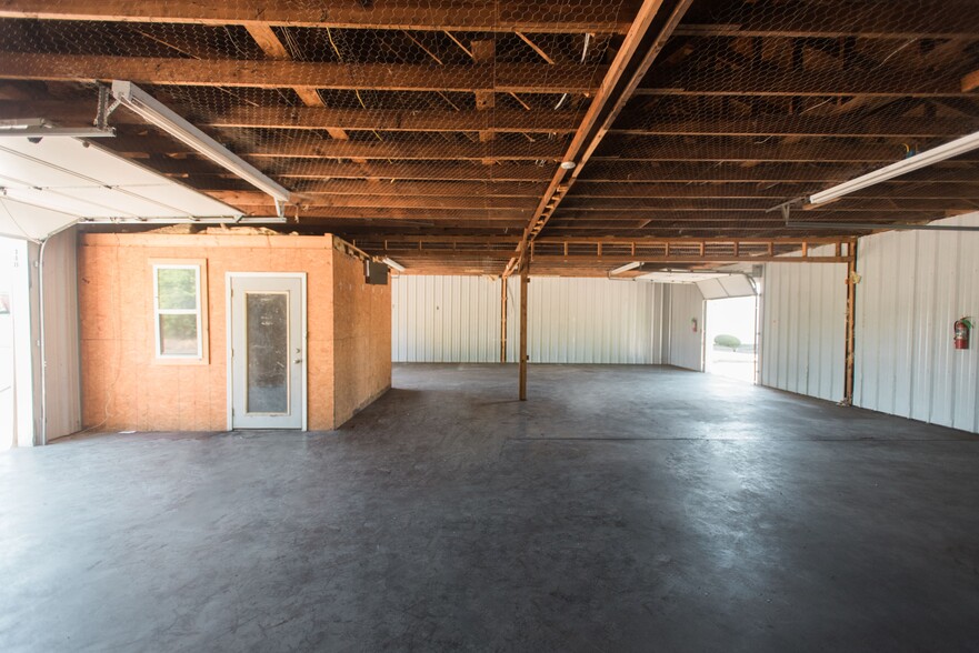 241 S Park St, Tupelo, MS for lease - Interior Photo - Image 2 of 20