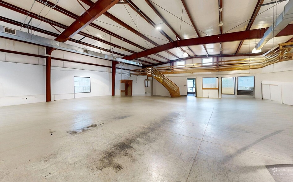 5235 Commerce Cir, Indianapolis, IN for lease - Interior Photo - Image 3 of 3
