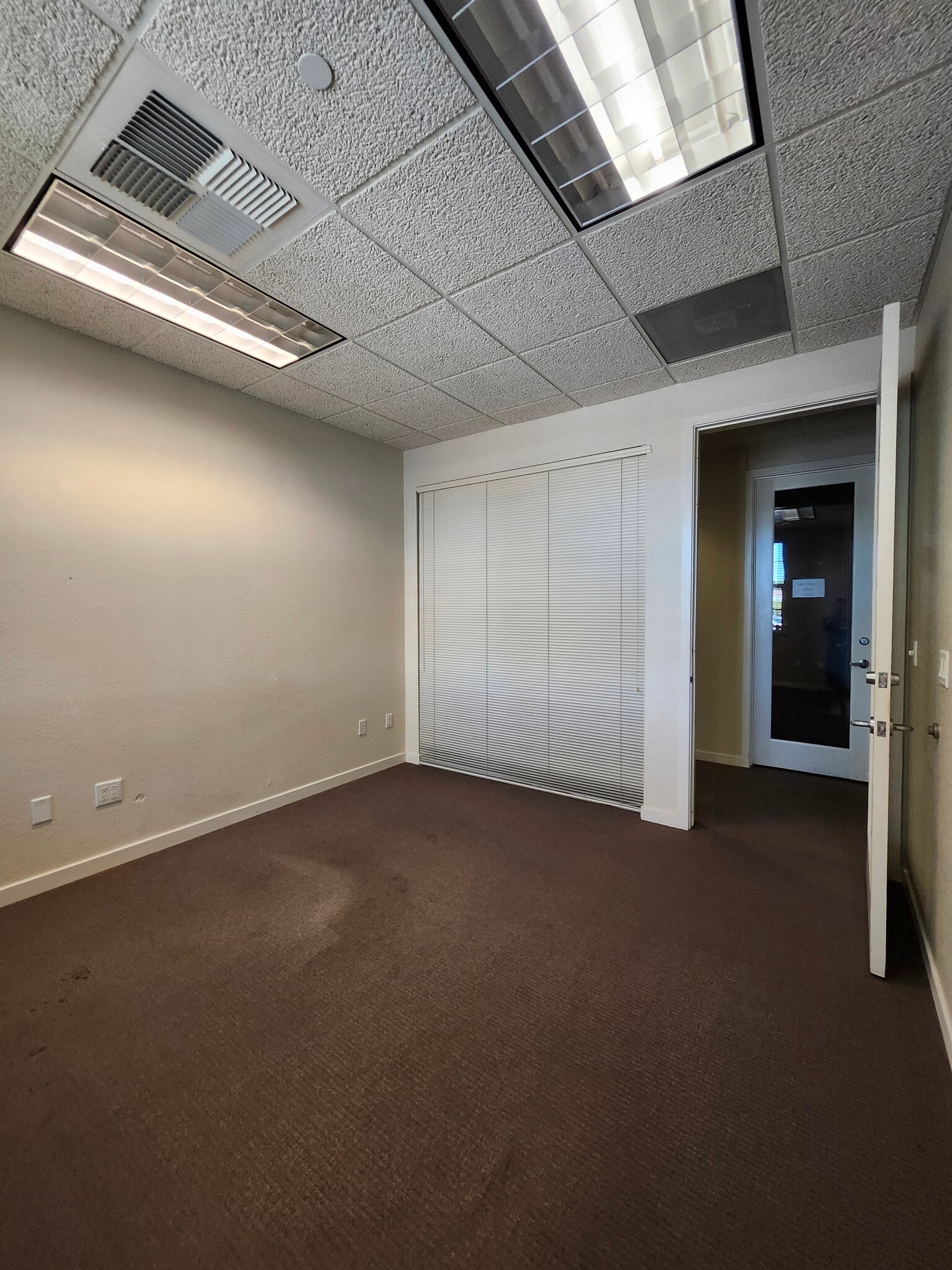 1110 Civic Center Blvd, Yuba City, CA for lease Interior Photo- Image 1 of 2