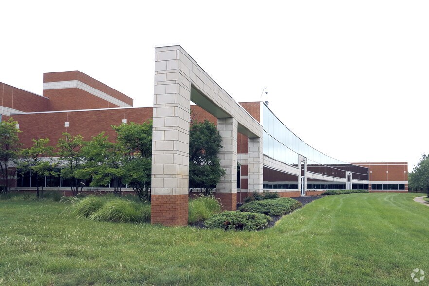 6 Cedar Brook Dr, Cranbury, NJ à louer - Photo du bâtiment - Image 2 de 4