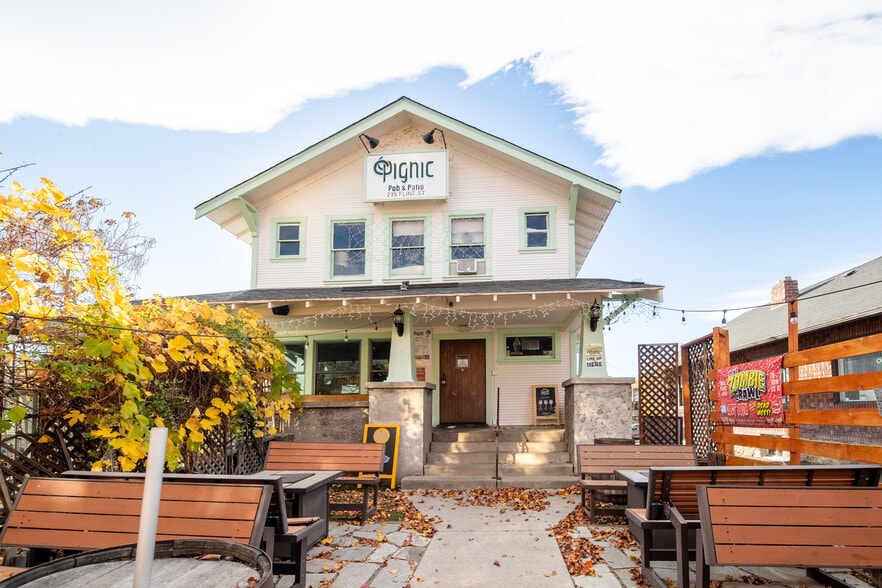 S. Arlington & Flint Portfolio portfolio of 3 properties for sale on LoopNet.ca - Building Photo - Image 3 of 15