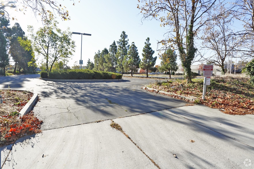 300 Whitney Plz, Fremont, CA for sale - Building Photo - Image 2 of 5