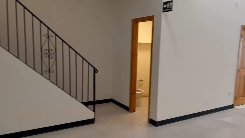 104-65 Roosevelt Ave, Flushing, NY for lease - Commercial Listing Video - Image 2 of 7