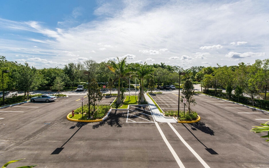 1555 Bonaventure Blvd, Fort Lauderdale, FL for lease - Building Photo - Image 2 of 9