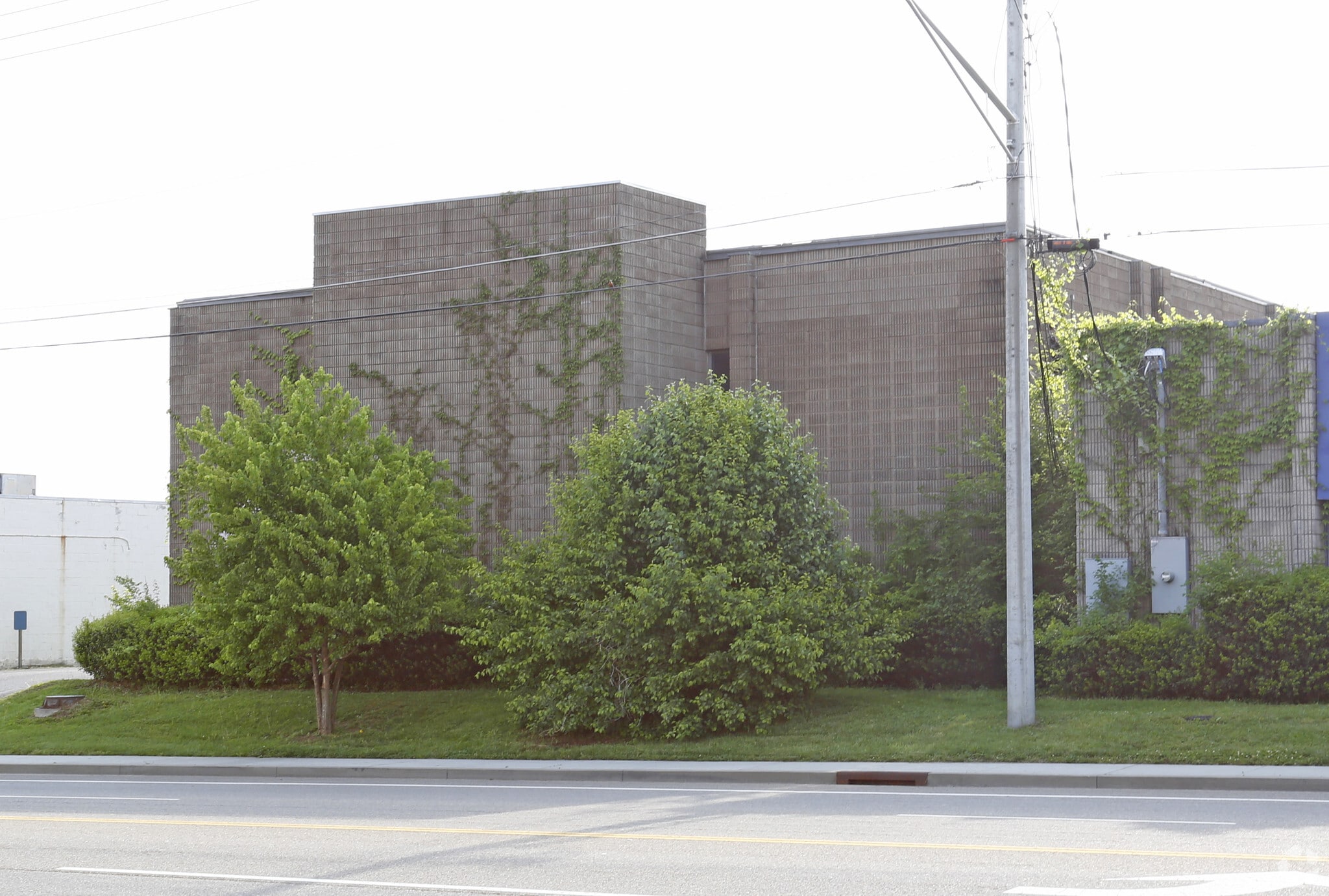 724 N Hall of Fame Dr, Knoxville, TN for lease Primary Photo- Image 1 of 13