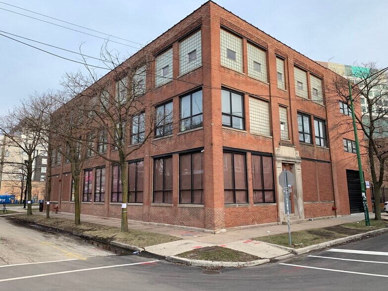 321 N Loomis St, Chicago, IL à louer - Photo du bâtiment - Image 2 de 6