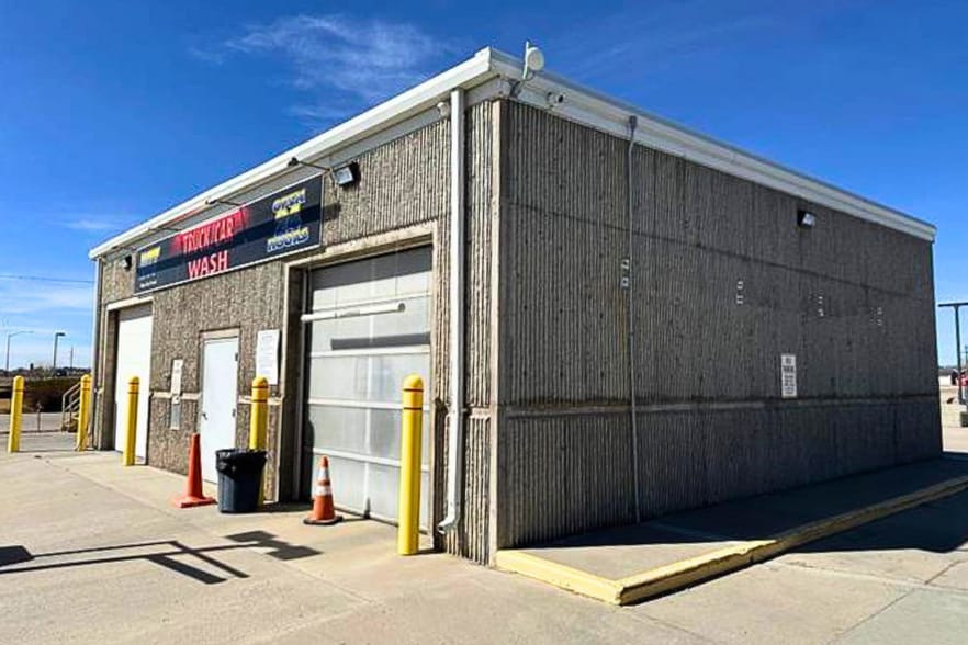 1500 E Valley Rd, Torrington, WY for sale - Building Photo - Image 2 of 5
