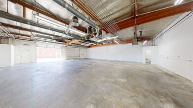 7733 Densmore Ave, Van Nuys, CA à louer Photo intérieure- Image 1 de 2
