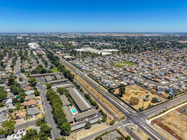 Plus de détails pour 19435 East St, Woodland, CA - Spécialité à vendre