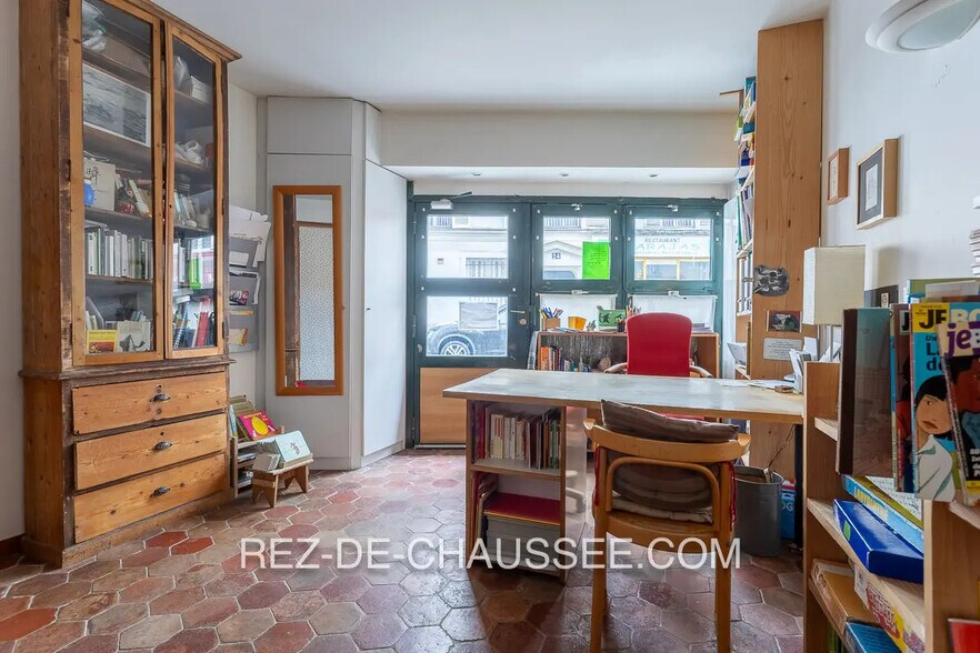 Office in Paris for sale - Interior Photo - Image 1 of 6