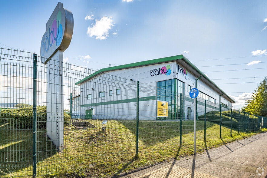 Broadgate Business Park, Oldham for lease - Building Photo - Image 3 of 5