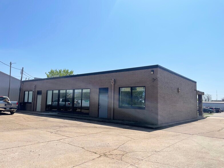 111 NE 26th St, Oklahoma City, OK for lease - Building Photo - Image 2 of 24