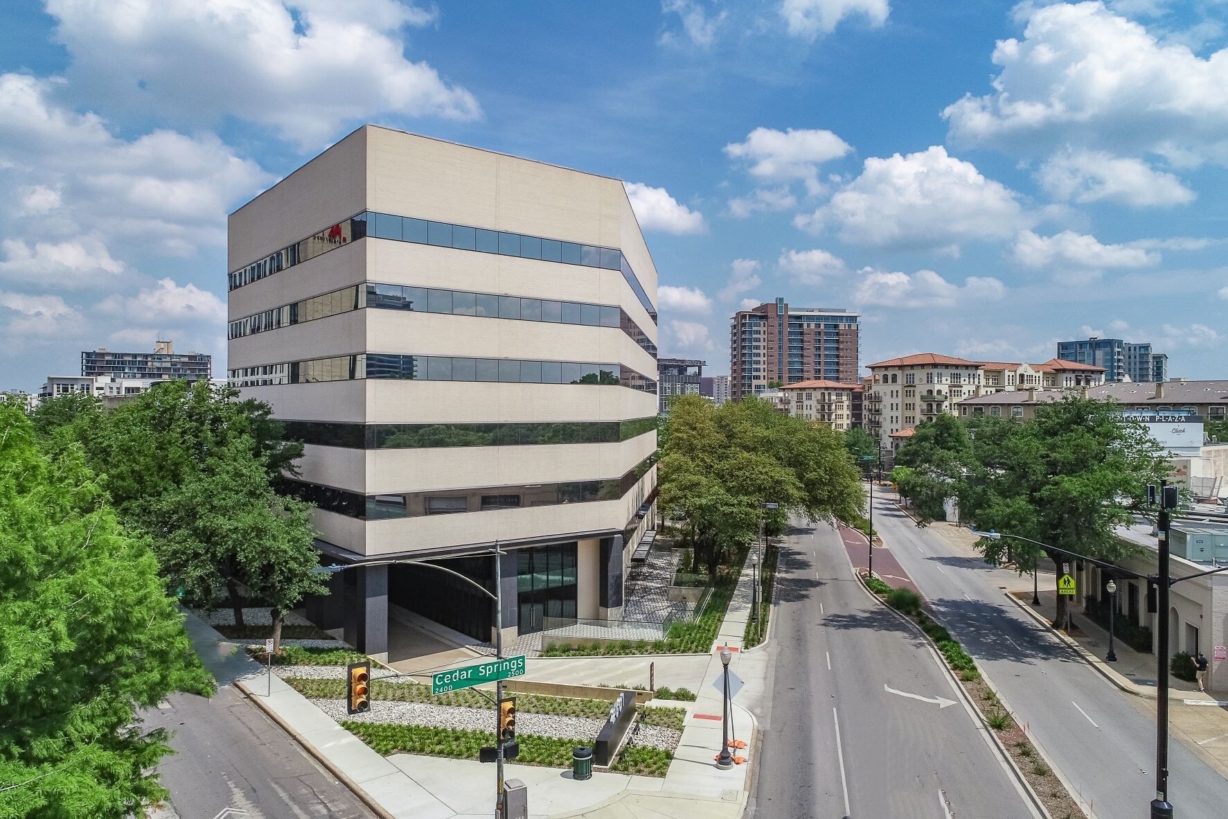 2501 Cedar Springs Rd, Dallas, TX à louer Photo du bâtiment- Image 1 de 11