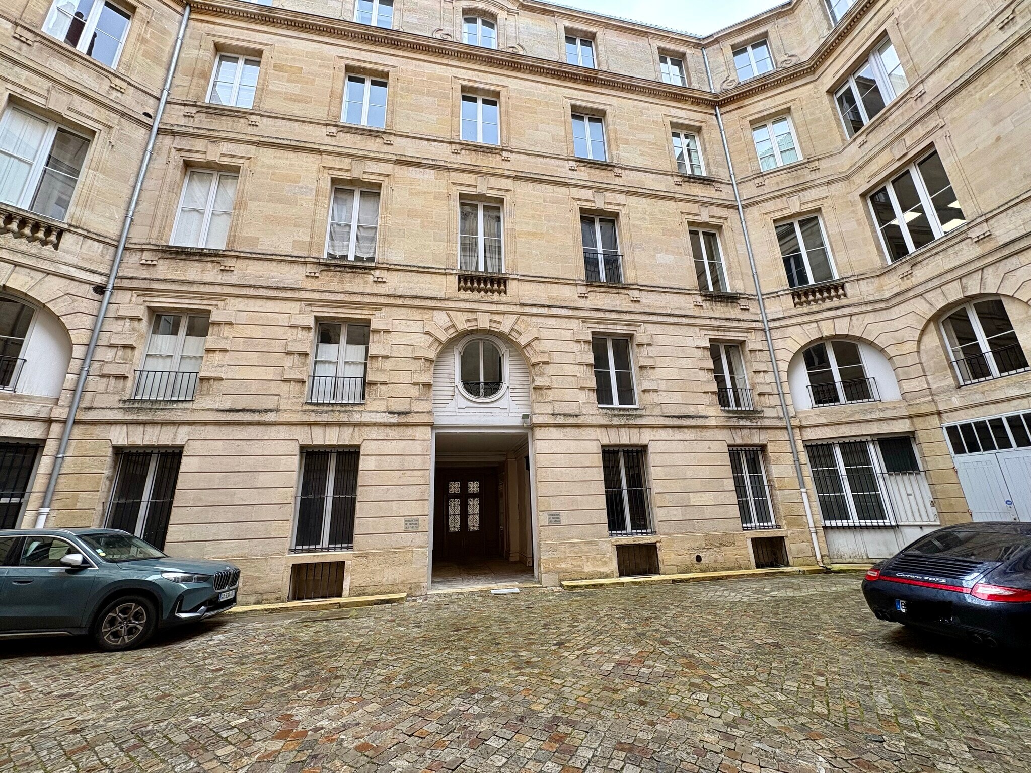 Rue Vital Carles, Bordeaux à vendre Photo du bâtiment- Image 1 de 12