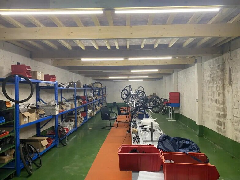 Flex in Bagnolet for lease - Building Photo - Image 2 of 6