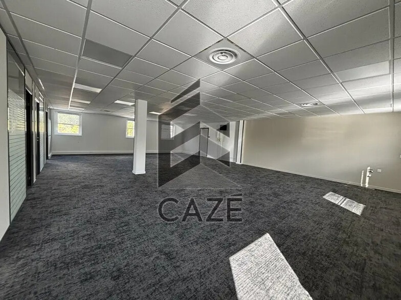 Office in Mérignac for lease - Interior Photo - Image 3 of 7