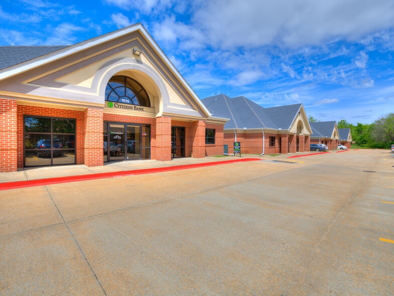 1668-1682 E Joyce Blvd, Fayetteville, AR à louer - Photo du bâtiment - Image 3 de 25
