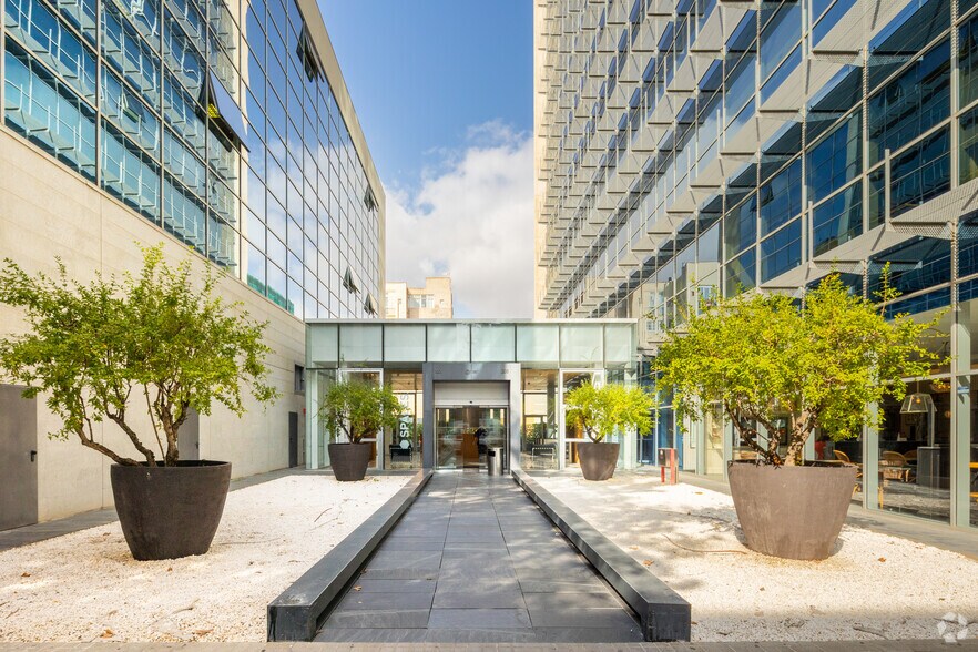 Carrer de Pallars, 193-201, Barcelona, Barcelona for lease - Building Photo - Image 2 of 4