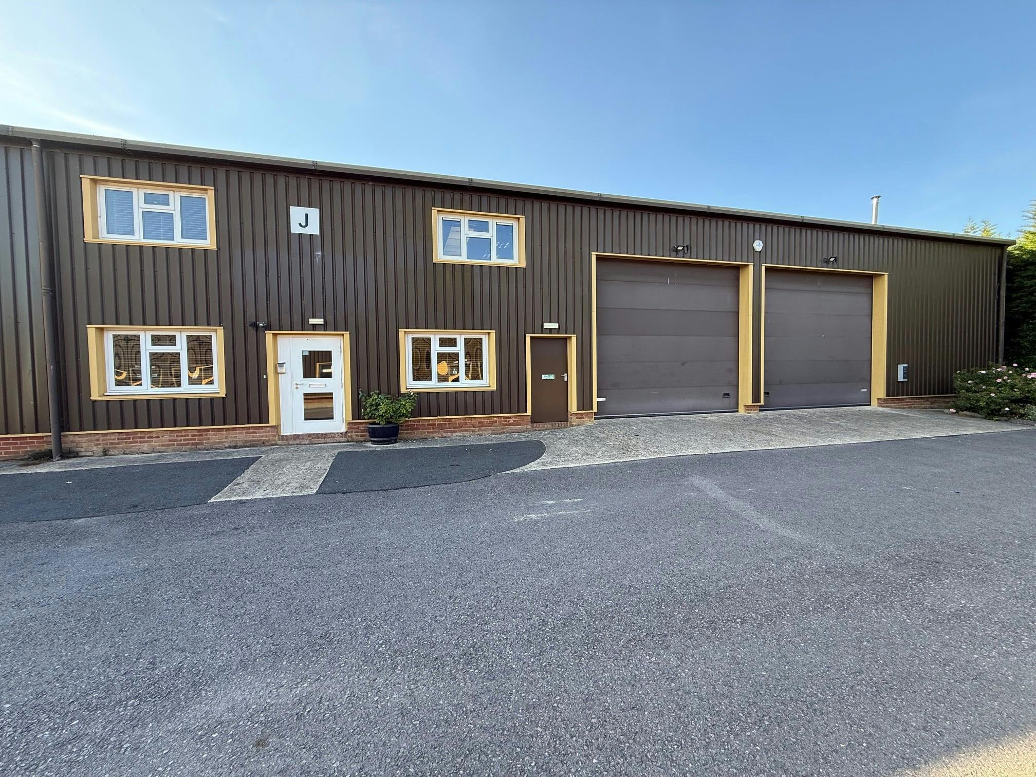 Basingstoke Rd, Reading for lease Building Photo- Image 1 of 10