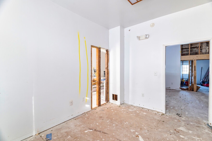 121 N Broad St, Woodbury, NJ for lease - Building Photo - Image 3 of 11