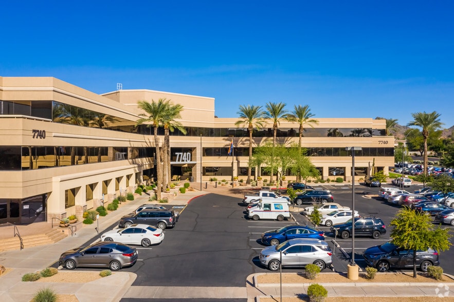 7740 N 16th St, Phoenix, AZ à louer - Photo du bâtiment - Image 2 de 12