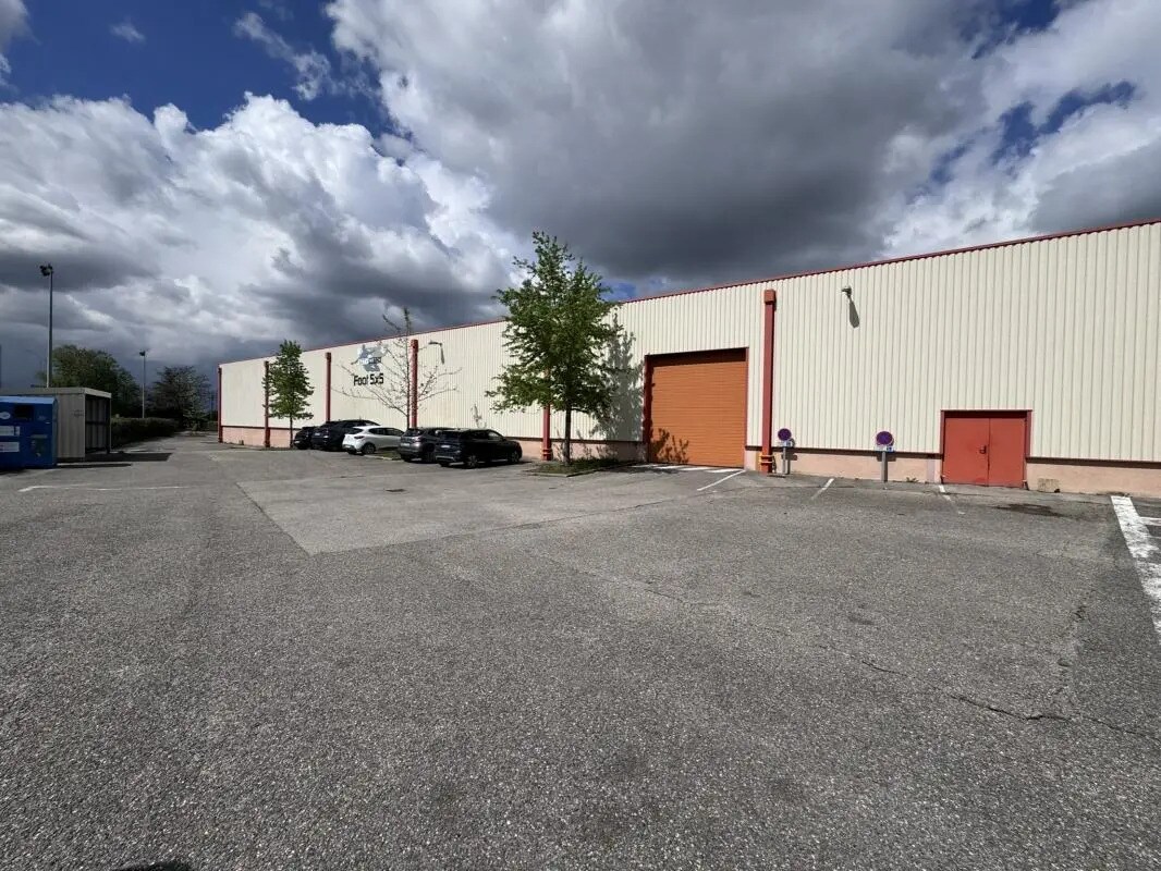 Flex dans Mions à louer Photo du bâtiment- Image 1 de 14