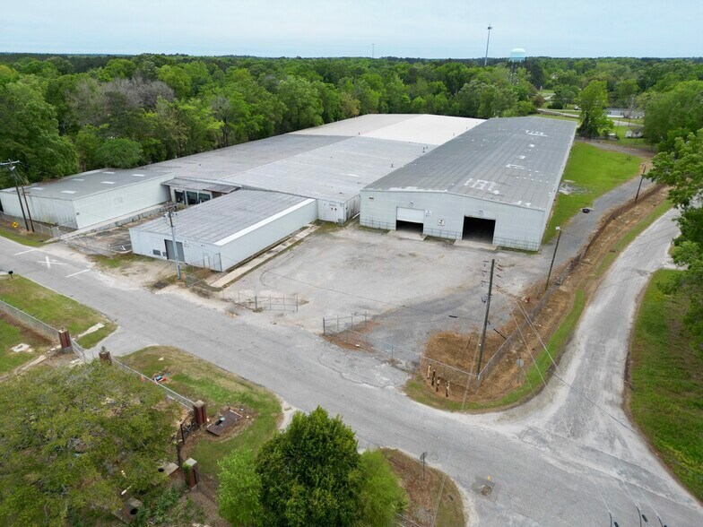 55 E Conifer St, Andrews, SC à louer - Photo du bâtiment - Image 2 de 8