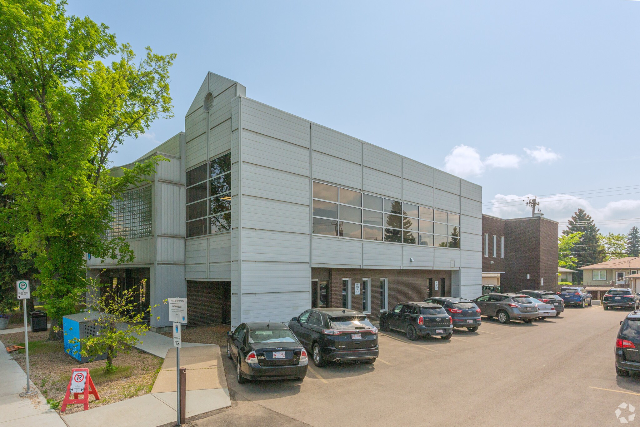 Princess Elizabeth Ave Office Properties portefeuille de 3 propriétés à vendre sur LoopNet.ca Photo du bâtiment- Image 1 de 3