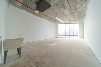 124-28 Queens Blvd, Kew Gardens, NY à louer Photo du bâtiment- Image 2 de 5