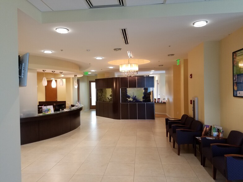 7545 W Boynton Beach Blvd, Boynton Beach, FL for lease - Lobby - Image 3 of 9