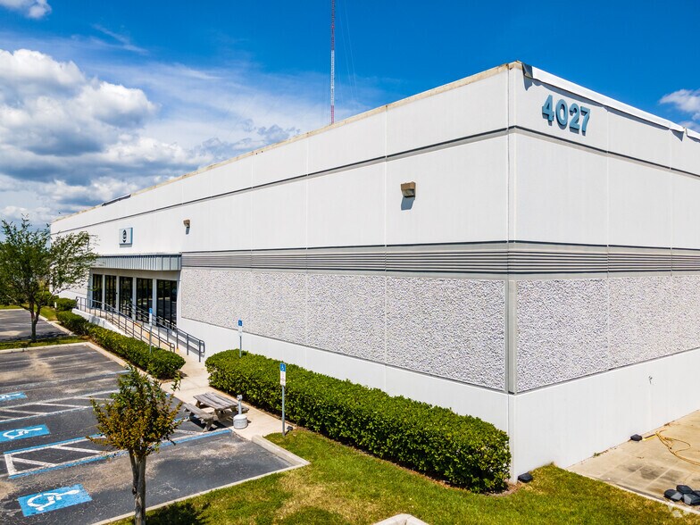 4023 Tampa Rd, Oldsmar, FL à louer - Photo du bâtiment - Image 3 de 25