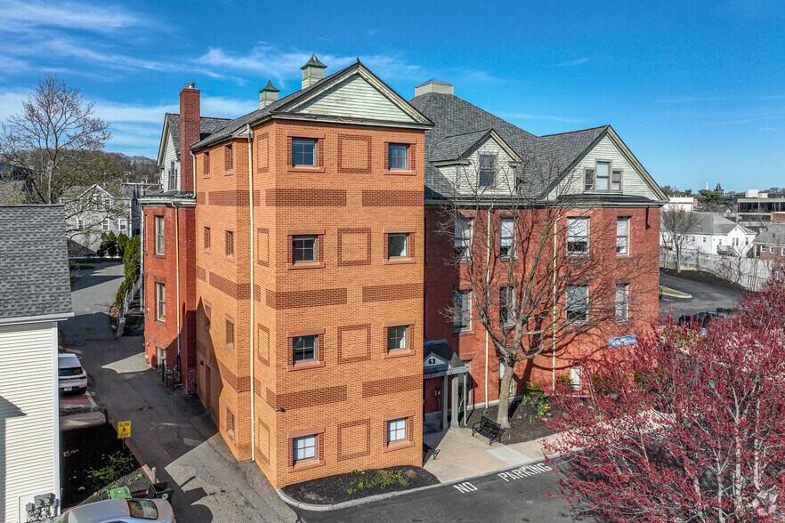 63 Pleasant St, Watertown, MA à louer - Photo principale - Image 1 de 5