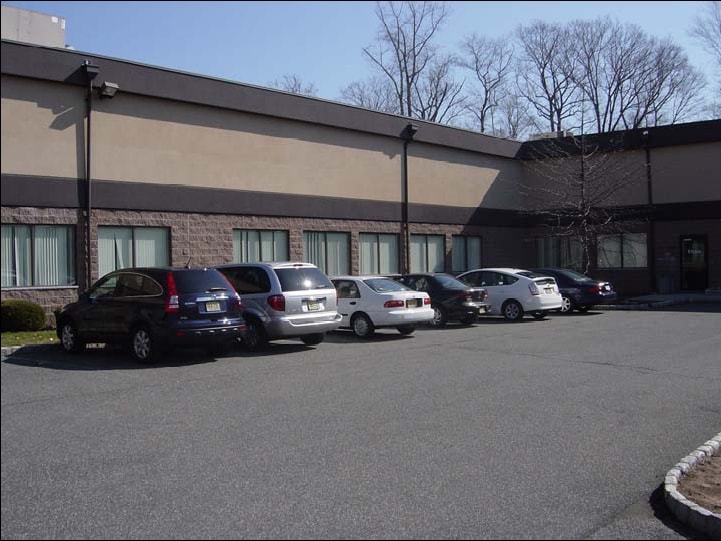 711 Executive Blvd, Valley Cottage, NY for lease - Building Photo - Image 2 of 3
